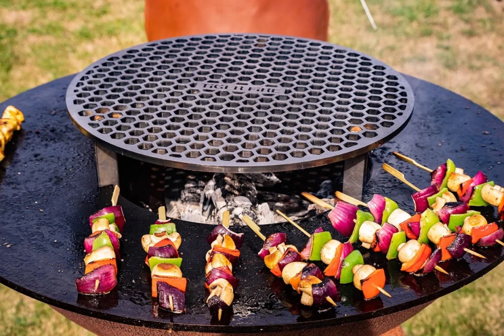 Tiger Fire Plancha BBQ - Versatile and Functional: "Host a barbecue party or prepare a quiet evening meal with the versatile Tiger Fire Plancha BBQ. This multifunctional BBQ is always the right choice. TIGER FIRE OFFICIAL STORE | TIGER FIRE SHOP | TIGER FIRE | PLANCHA BBQ | BBQ KOPEN | Kupić BBQ | Koupit BBQ | Buy a BBQ | Acheter BBQ | BBQ KAUFEN | Acquistare un BBQ | Comprar un BBQ | EINEN BBQ KAUFEN | Comprar um BBQ | FUERPLATTE PLANCHA BBQ | PLANCHA GRILL | BBQ GRIDDLE