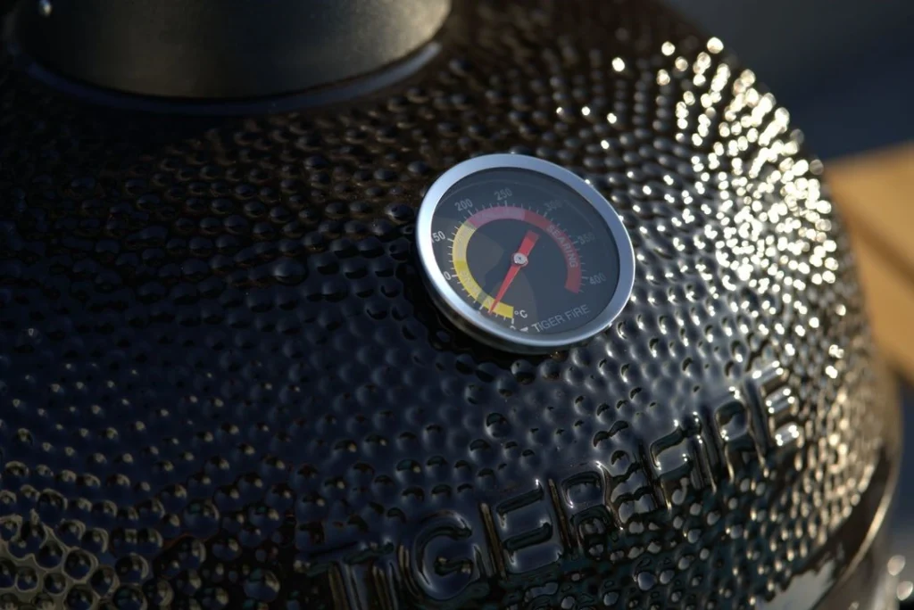 Kamado BBQ - Ultimate Grilling Experience: "Elevate your grilling with the Kamado BBQ. Enjoy the ultimate grilling experience with precise temperature control and exceptional flavor. TIGER FIRE OFFICIAL STORE | TIGER FIRE SHOP | TIGER FIRE | PLANCHA BBQ | BBQ KOPEN | Kupić BBQ | Koupit BBQ | Buy a BBQ | Acheter BBQ | BBQ KAUFEN | Acquistare un BBQ | Comprar un BBQ | EINEN BBQ KAUFEN | Comprar um BBQ | FUERPLATTE PLANCHA BBQ | PLANCHA GRILL | BBQ GRIDDLE